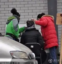 汤唯补拍危险戏找男替身导演训话撅嘴做鬼脸
