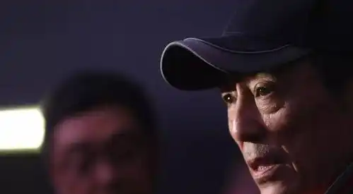 陈婷深夜发文全网热议,揭开背后隐情惹人泪目,张艺谋更让人敬佩
