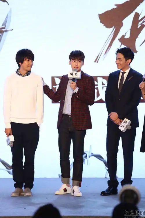 麻雀飞来李易峰周冬雨热血潜伏
