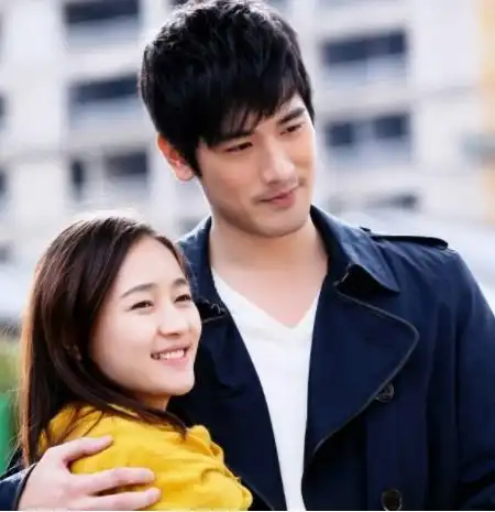 高以翔去世一周年,音乐制作人吕晓栋为妻祭拜偶像,突然倒在墓地旁不幸猝死