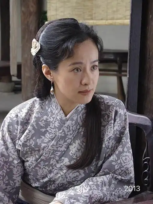 第一代冯女郎,称很享受不那么红,盘点剧雪的容貌变化