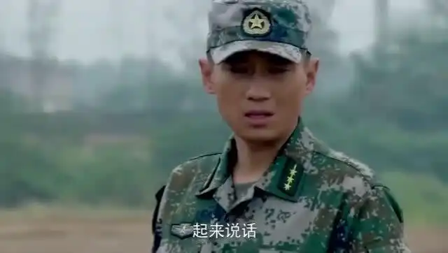 我是特种兵何晨光让指导员当助手,打山头,打中了全场欢呼
