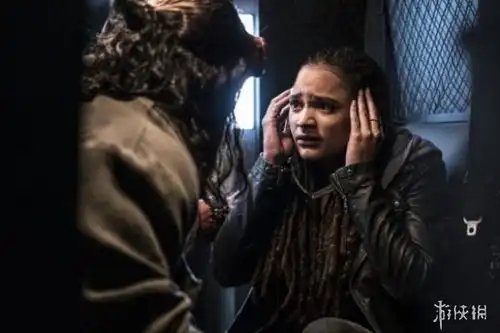 地狱男爵曝光大量新剧照性感血皇后惊艳亮相
