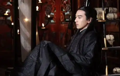 三生三世夜华没有辜负白浅,却耽误了三个女子,她并不值得同情