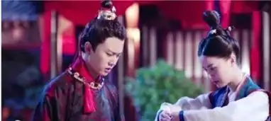 大唐荣耀何灵依对景甜做了什么