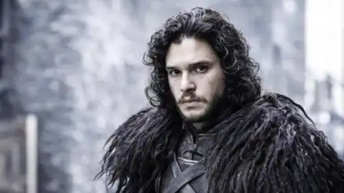 1854年,守夜人雪诺在伦敦大战传染病夜王
