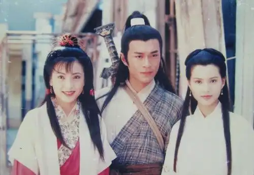 25年过去了,这位金庸剧走红的50女演员,还在苦苦维持少女人设