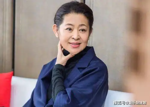 走进倪萍现实中的家,主持过13届的春晚,家里装修也充满了复古味