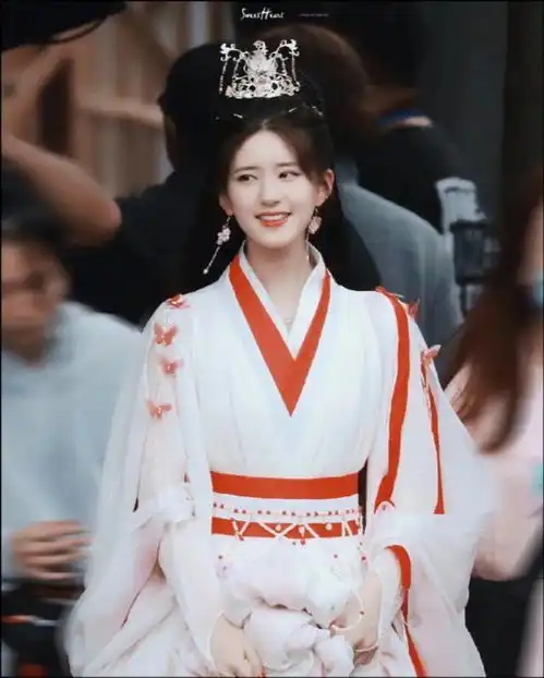 变胖后受争议的女演员赵露思新剧变圆润,李兰迪曾被做表情包