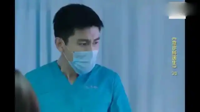 急诊科医生郑岚心脏骤停生命危急被撞孩子家长阻止医生抢救