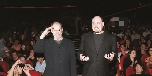 黑客帝国4动作戏片场曝光演员吊百米威亚,场面非常惊险