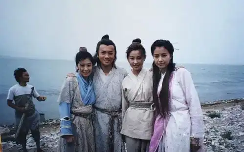 武侠作者沧浪客,为倚天屠龙记和笑傲江湖写续集,居然红极一时