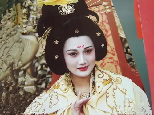 白居易的诗长恨歌谱写了一曲天上人间心心相印的帝王爱情之歌