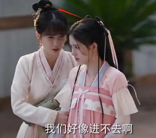 鞠婧祎新剧暴露超虐身材,站男主身边像儿童,垫肩也难救大头特效