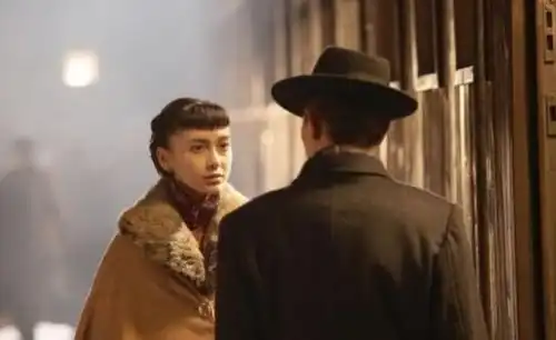 父亲娶了一个后妈,只穿旗袍不爱干活,继女44年后才知其真实身份