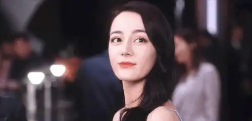 迪丽热巴告别乔晶晶请接本晶晶的捧花