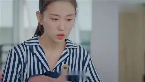 惹上冷殿下林弋阳让芳芳留下,芳芳委屈的哭了,心疼坏了
