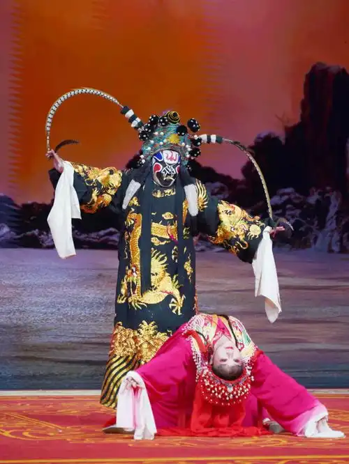 今晚的绝活儿,连裴艳玲老师都说没见过想知道,就来今晚戏码头戏曲真功夫