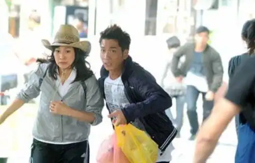 缺宅男女大丁还是不能原谅嘉乐,有钱人的世界他不懂
