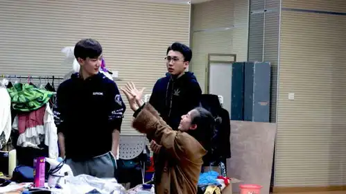 深夜十点,师大研究生你努力的样子真美
