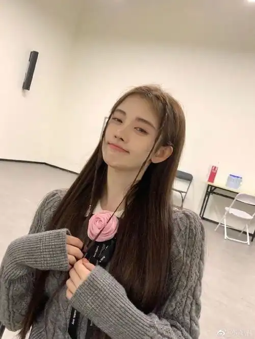 新年谁还没买宋妍霏同款毛衣