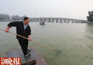 北京颐和园昆明湖保洁员日捞垃圾2000斤