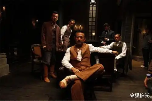 张艺谋挣钱,冯小刚明显过时中国大导演就剩姜文笑傲江湖
