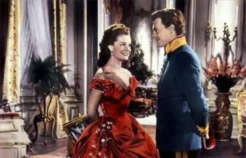 她身高1米72,腰围45厘米,随姐姐一同探亲,却意外成奥地利皇后