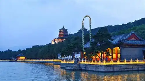 灯光照古建,颐和园景观灯亮起,夜景太美了

