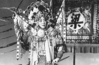 农村唱大戏,台下观众寥寥无几,缺少关注的戏曲,又该何去何从