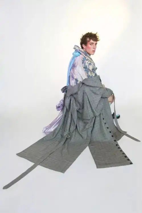 从灵感到成衣安特卫普学生作品竟大尺度谈论经典电影lolitalinus用行动告诉我们艺术没有边界
