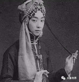 享受了开房服务后,您必须要了解一下他和她的故事