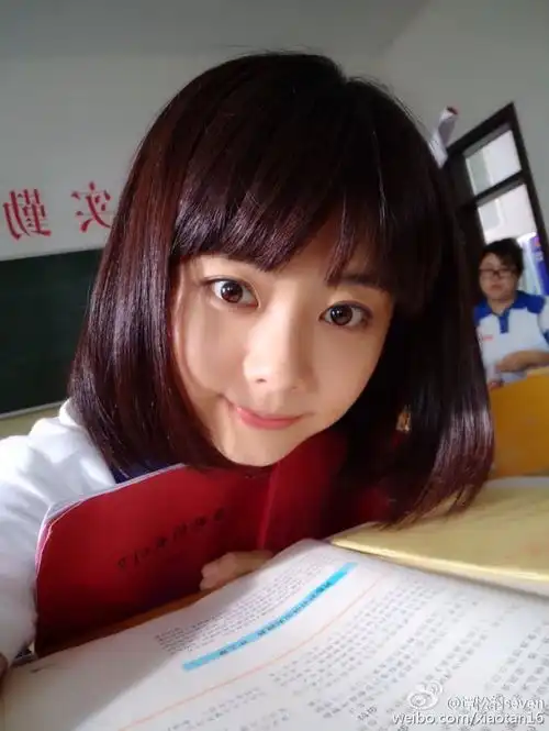 27岁的年纪17岁的脸,谭松韵的少女感原来全靠这几招