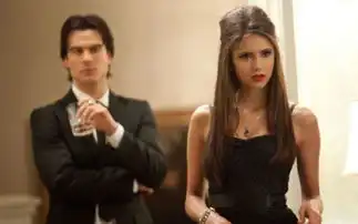 求这三张吸血鬼日记里凯瑟琳的原图
