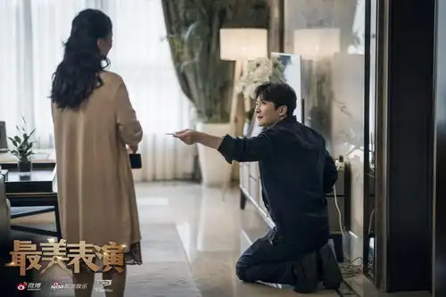 组图郭京飞2019最美表演剧照曝光呈现花瓶完美侧颜
