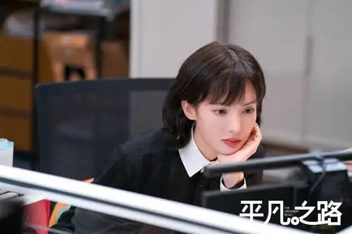 平凡之路圆满收官金晨首演律师展现多元演技实力
