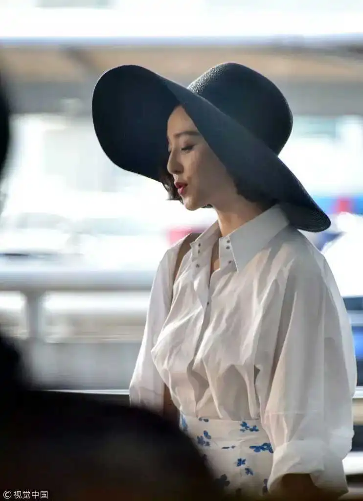 手机2片场照,范冰冰瘦到脸颊凹陷,葛优却懂得独善其身