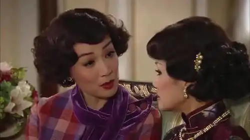 名媛望族尔嫣准备出门约会,听见三太太跟大太太说她坏话
