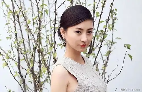 她演甄嬛传成名,嫁给歌手生下一子,如今39岁过得怎样