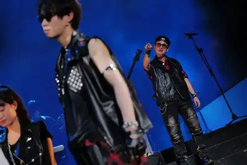 烟雾乐队以及机车首位孔子登演