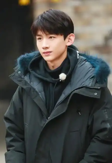 白敬亭和宋轶恋情几分真几分假,饭圈一反常态,为这对cp花式祝福