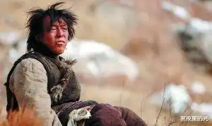 国产电影票房之争,八佰宝座易主,黄渤携新片登顶
