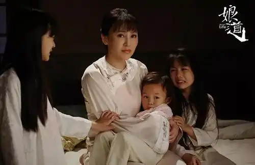 娘道段金花的儿子并没有卖得太远,而是一直在段金花的身边
