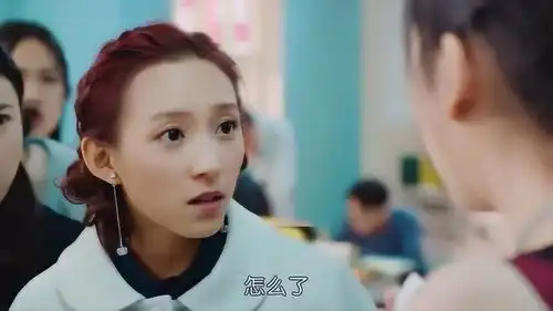 惹上冷殿下蓝馨雅买零食分给同学,吕心妍吃了饼干后竟肚子痛
