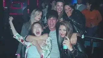 江疏影的美腿在恋爱先生一战成名,让靳东与孙红雷两大男神疯狂
