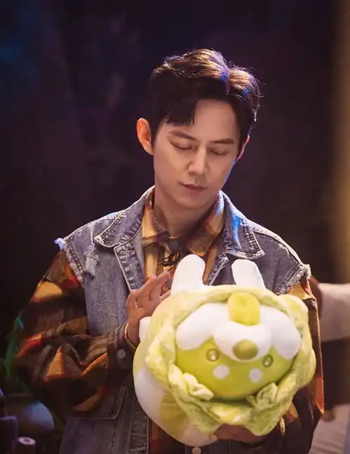 明星大侦探第七季首发剧照张若昀像青蛙王子,大张伟像野人