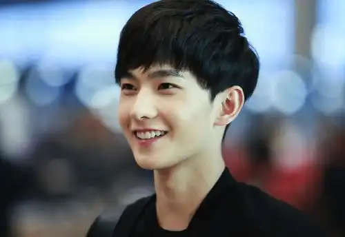 你是我的荣耀海报曝光,被吐槽油腻的杨洋能靠这部剧翻身吗