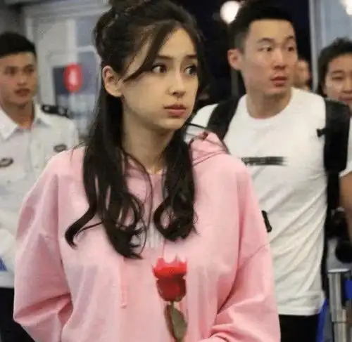 发胖后的杨颖真是绝了,身材魔鬼般惹火
