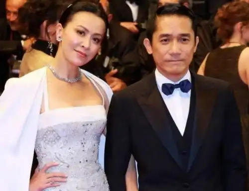 不敢离婚的4位男明星,媳妇个个都是亿万富翁,你最羡慕哪一位
