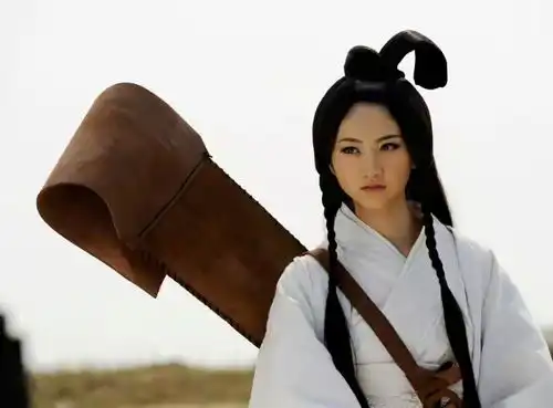 三十而立的景甜父母离异导致14年嘲讽,如今事业翻红,爱情如约而至